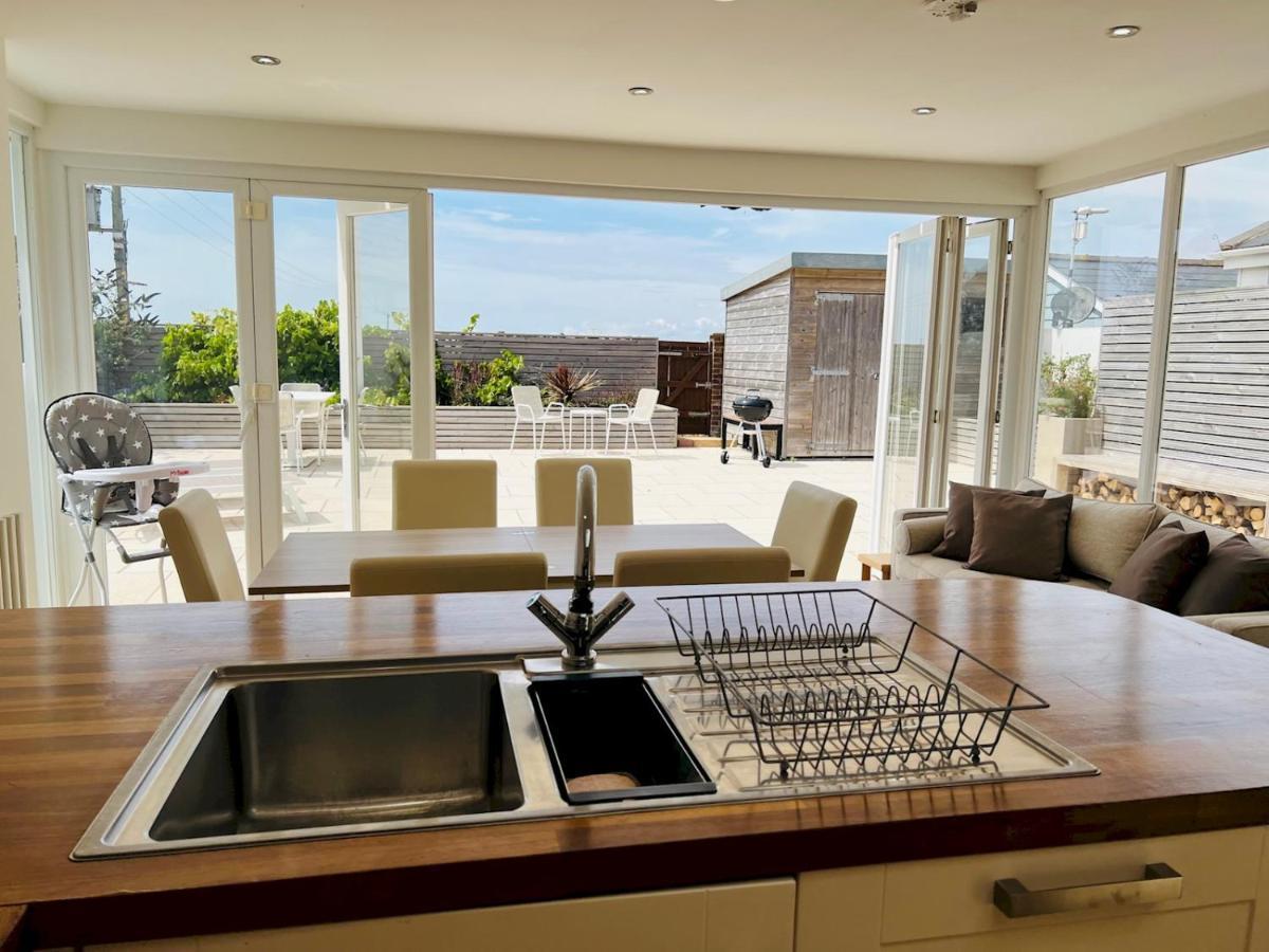 Pass The Keys Fabulous Beach Front Holiday Location Lydd Kültér fotó